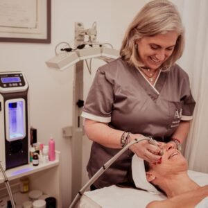 Más de 20 protocolos faciales y corporales de Alquimia · HydraFacial para transformar tu práctica